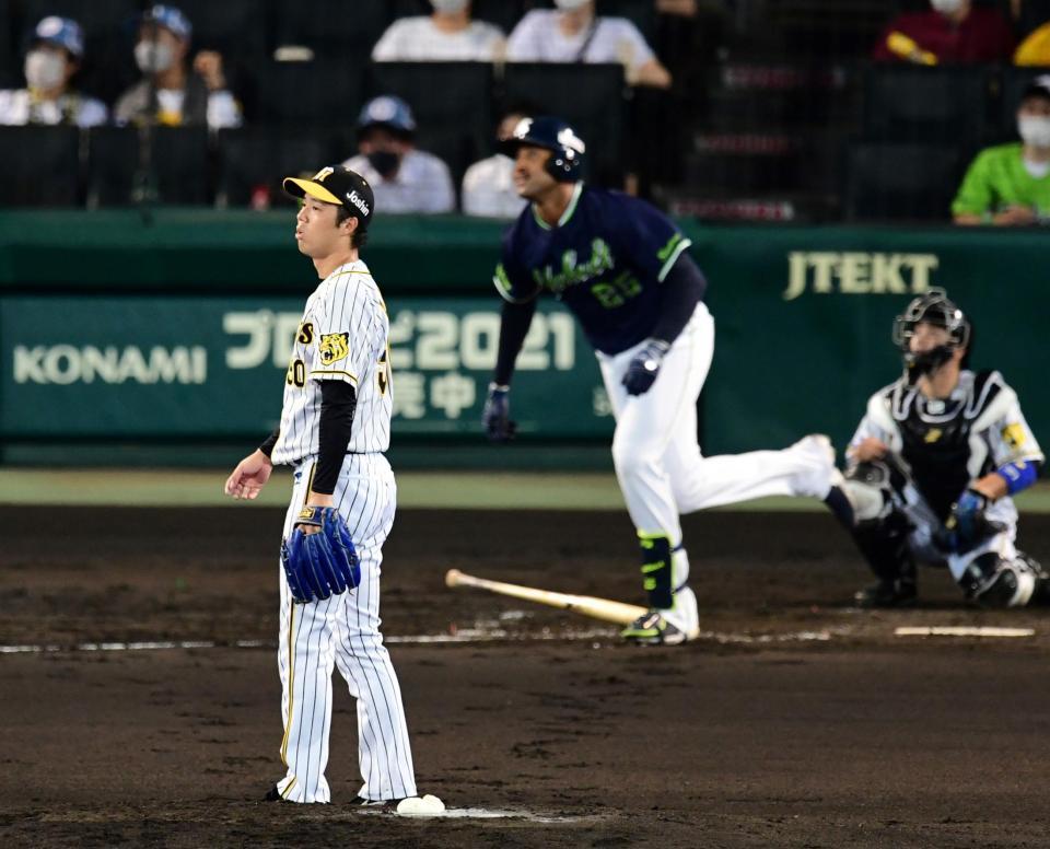 ２回、青柳はサンタナにソロを許す（撮影・山口登）