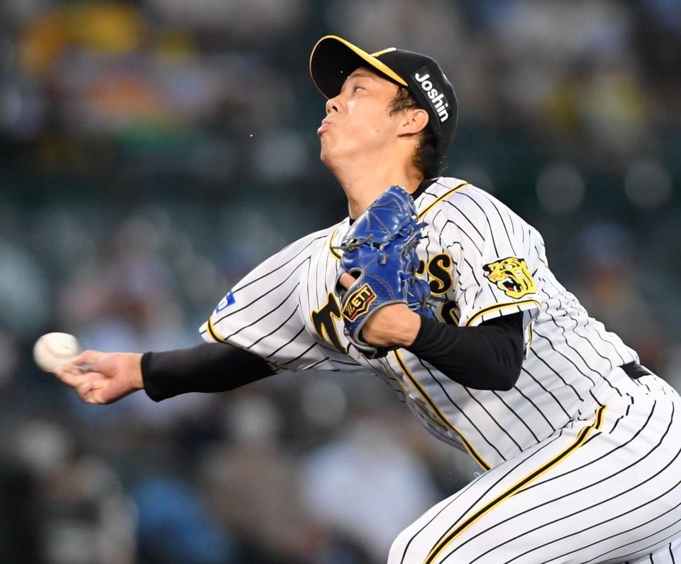 先発し、投げ込む青柳（撮影・田中太一）