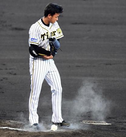 初回からヤクルト打線に捕まり、苦しい立ち上がりの高橋（撮影・山口登）