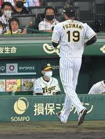 ６回途中、藤浪（右）を降板させる矢野監督（撮影・高部洋祐）
