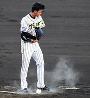 初回からヤクルト打線に捕まり、苦しい立ち上がりの高橋（撮影・山口登）