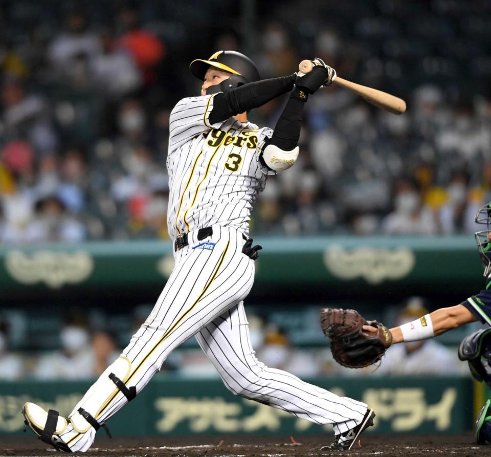 　６回、勝ち越し２ランを放つ大山（撮影・田中太一）
