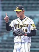 　４回、堂林を二飛に打ち取った西純（撮影・北村雅宏）