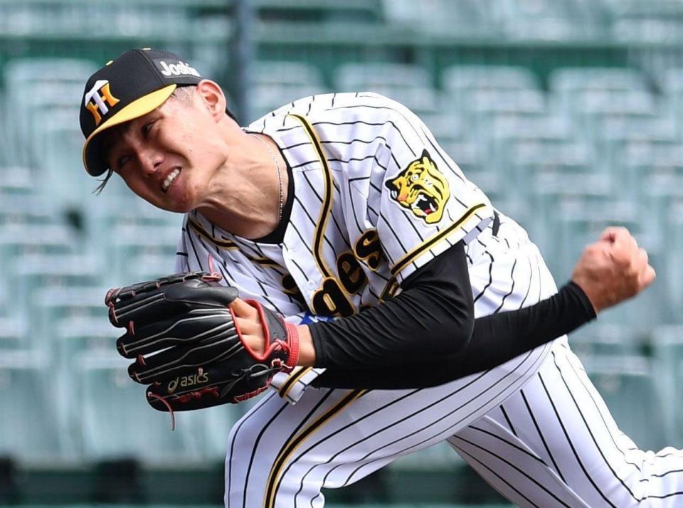 広島打線相手に力投する先発・西純（撮影・佐々木彰尚）