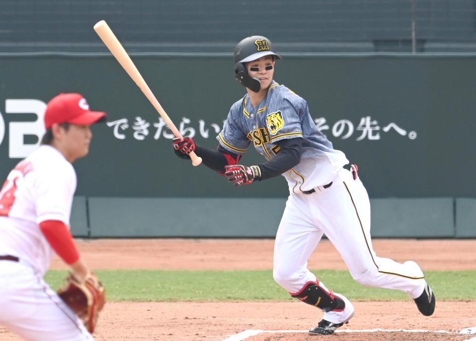 　６回阪神無死、左前打を放つ中野（撮影・飯室逸平）