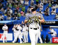 　８回、満塁の好機で空振り三振に倒れたサンズ