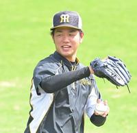 　試合前、笑顔でキャッチボールをする高橋（撮影・高部洋祐）