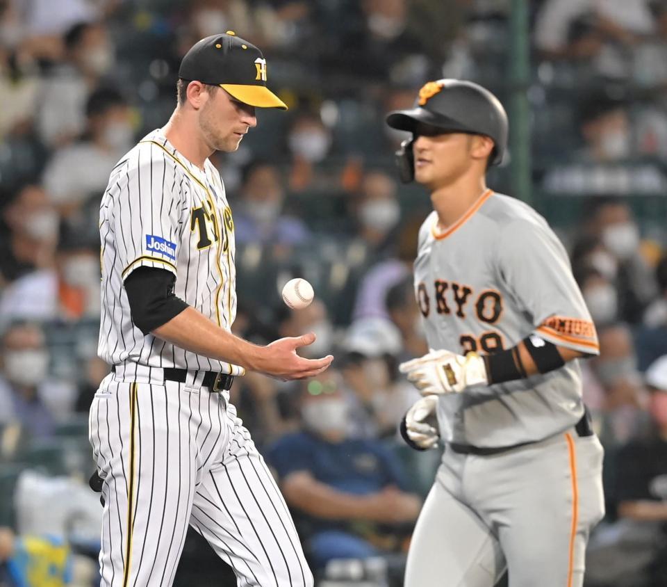 　２回、吉川（右）に３ランを浴びたガンケル（撮影・高部洋祐）