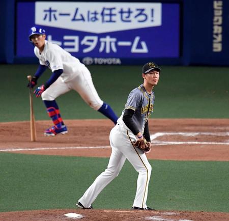 　６回、及川は京田に同点適時打を許す（撮影・山口登）