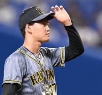 　６回、同点打を許し、厳しい表情の及川（撮影・飯室逸平）