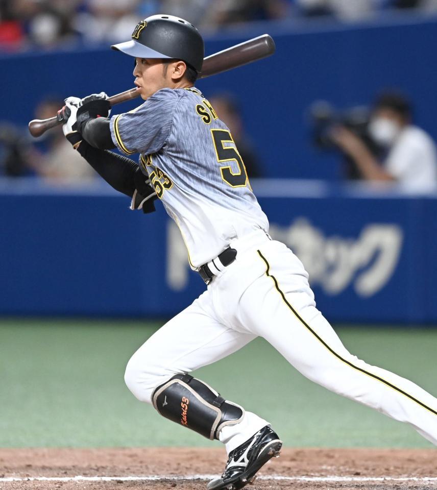 　９回、内野安打を放つ島田（撮影・飯室逸平）