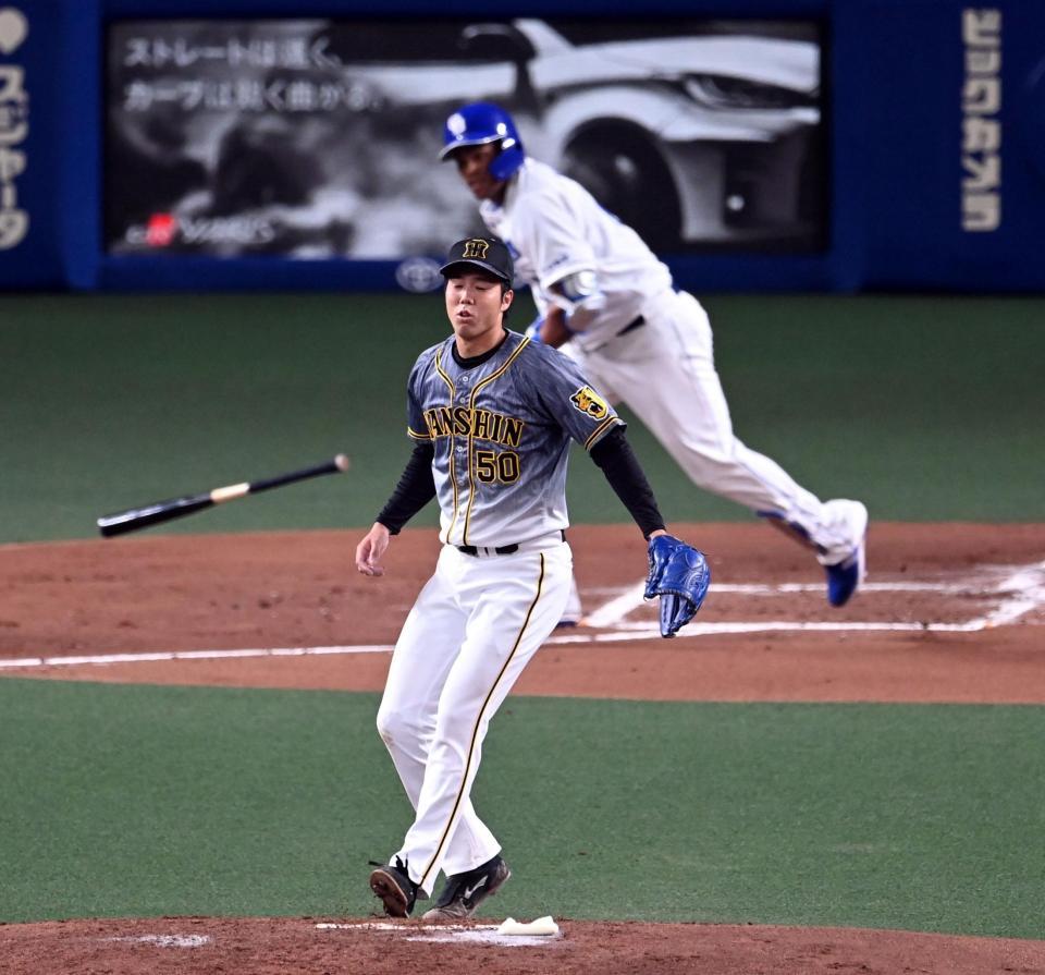 　１回、青柳はビシエドに先制適時打を許す（撮影・山口登）