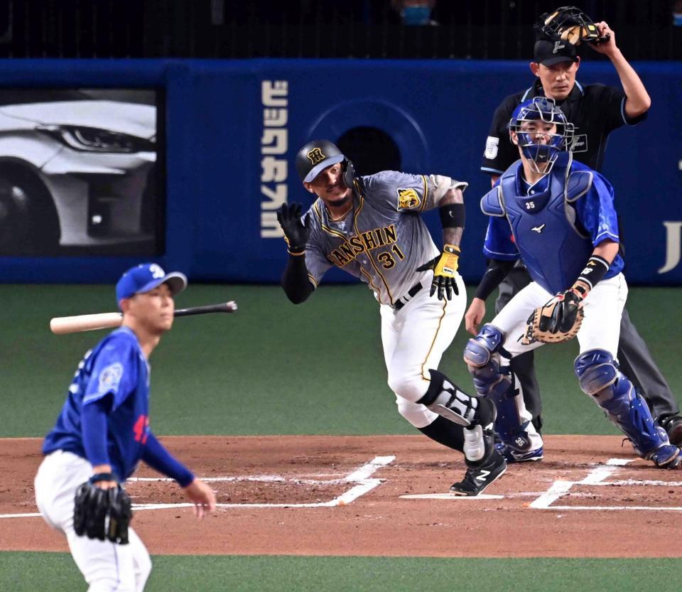 　１回、マルテは左前に先制適時打を放つ（撮影・山口登）