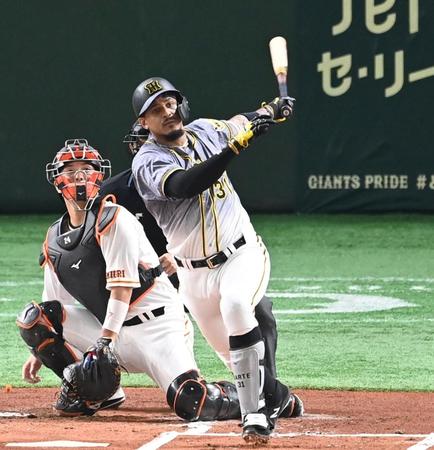 　１回、先制タイムリーを放つマルテ（撮影・飯室逸平）