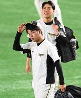 　先発の高橋（撮影・飯室逸平）