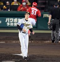 　３回、青柳は小園にソロを許す（撮影・山口登）