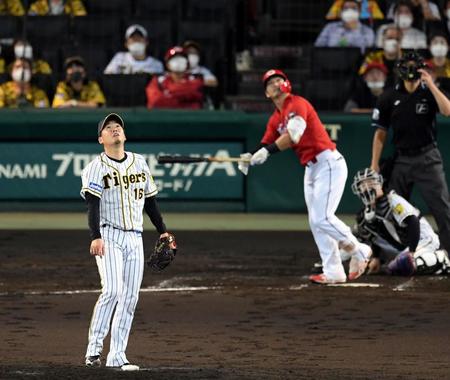 　４回、西勇は鈴木誠に２ランを許す（撮影・山口登）
