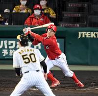 　３回、小園に一発を浴びた青柳