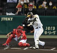 １回、大山は左前に先制適時打を放つ（撮影・山口登）