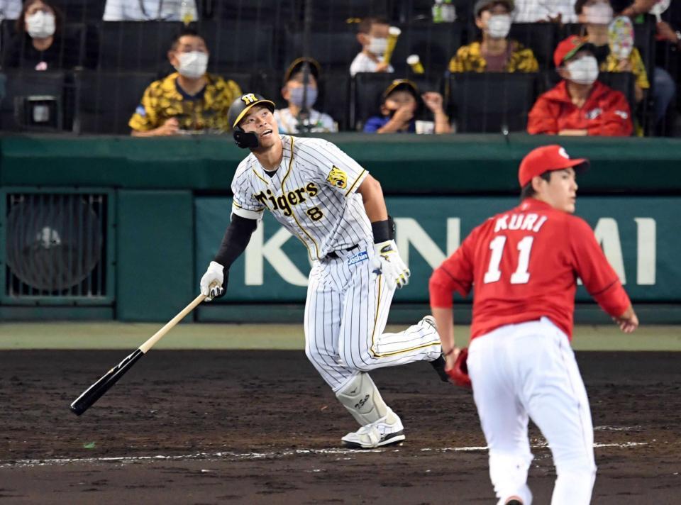 　５回、代打の佐藤輝は左飛に倒れる