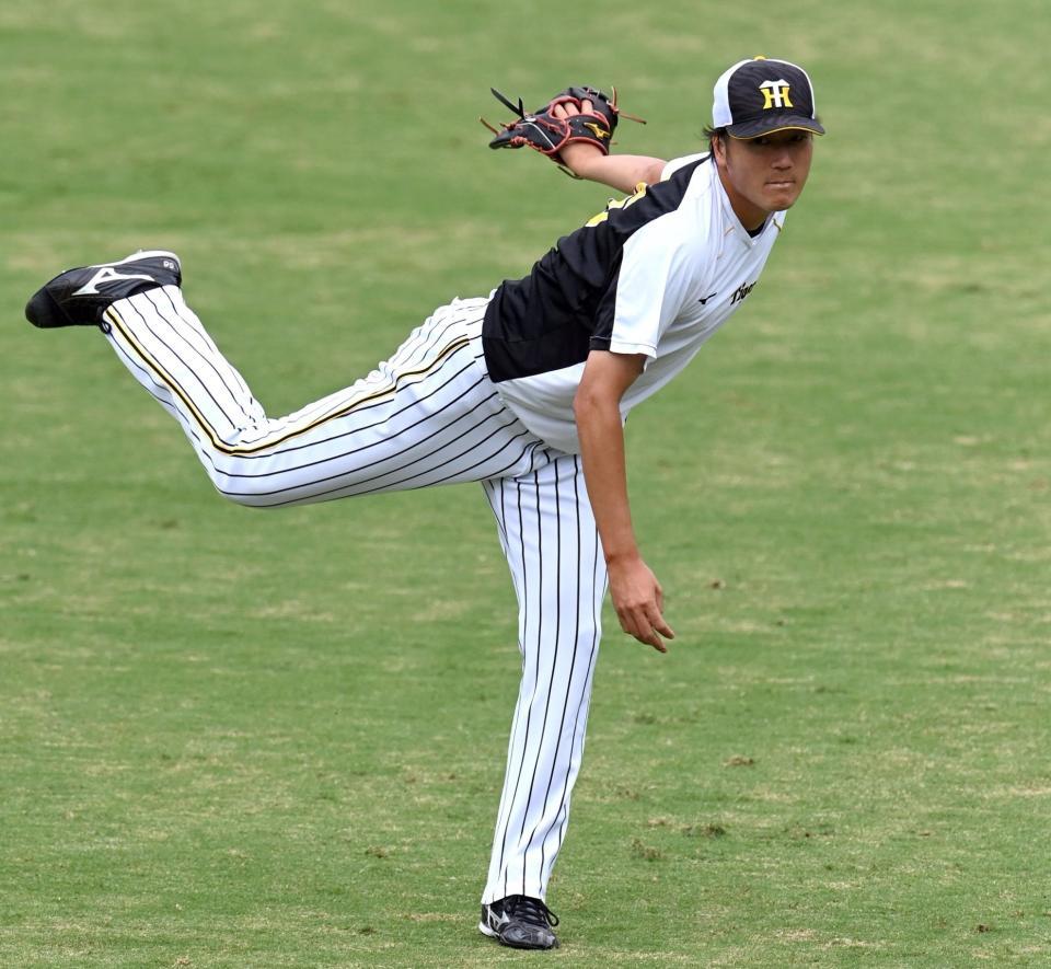 　キャッチボールをする小林（撮影・山口登）