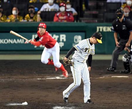 　８回、小園に決勝ソロを浴びた岩崎