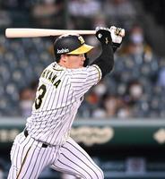 　１回、先制タイムリーを放つ大山