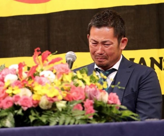 阪神タイガース　岩田稔　引退記念クリアファイル 阪神・岩田稔が現役引退 1型糖尿病と闘いながら虎一筋16年、通算