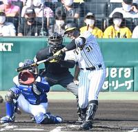 　１回、先制の２１号３ランを放つマルテ（撮影・飯室逸平）