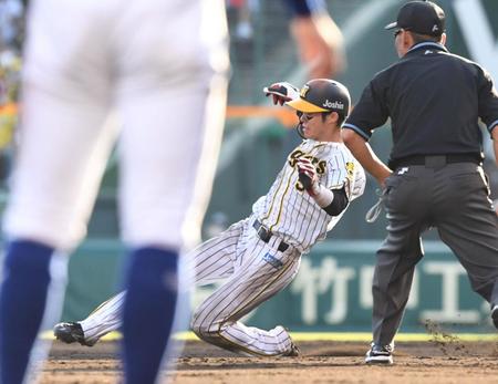 　８回、二盗を決める中野（撮影・北村雅宏）