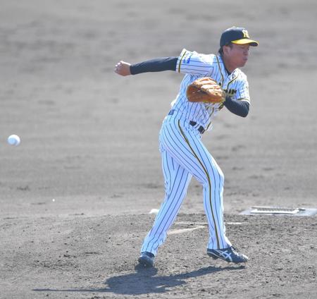 　２回、頓宮に中前打を打たれる村上（撮影・吉澤敬太）