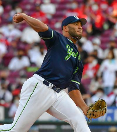 　来日初セーブを挙げたヤクルトのスアレス