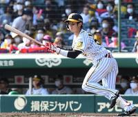 　１回、左前打を放つ中野