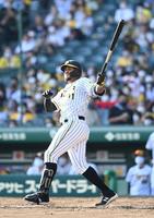 　３回、阪神・マルテは左越えに先制ソロを放つ（撮影・山口登）