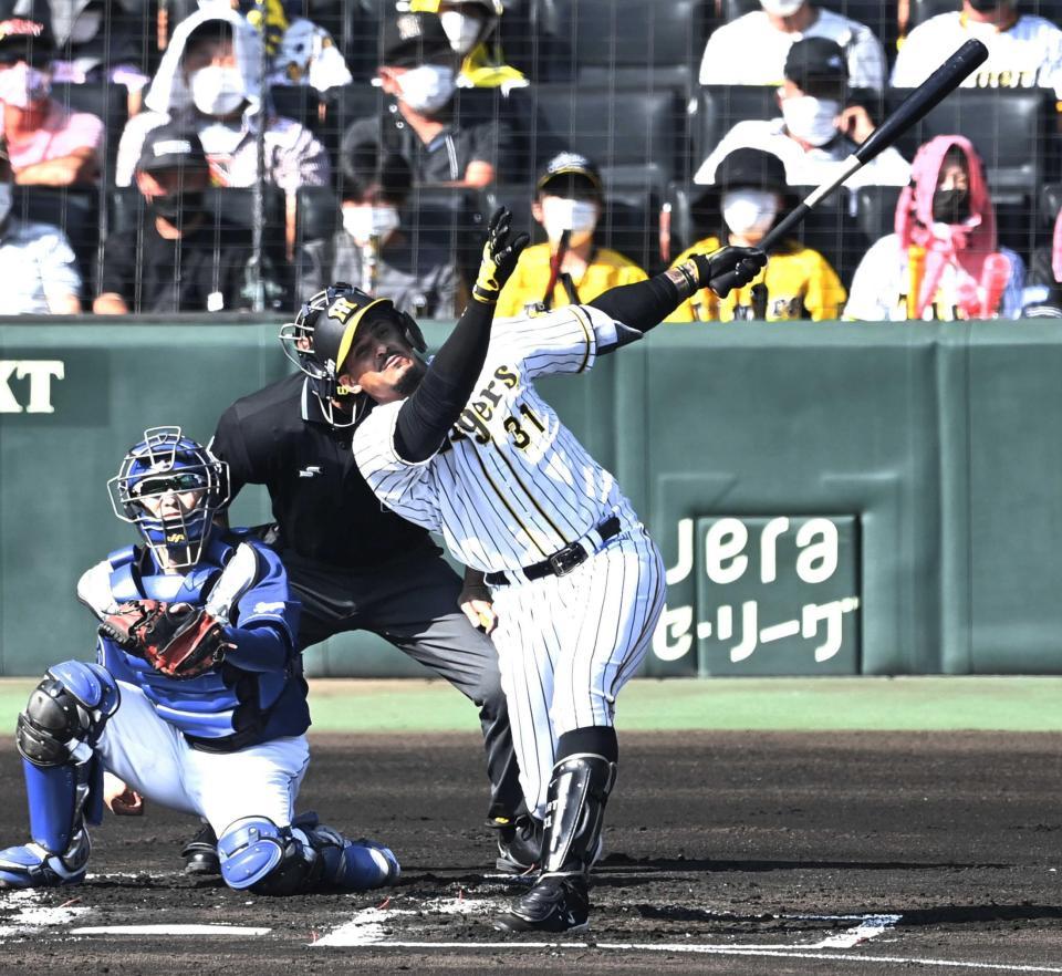 　１回、先制の２１号３ランを放つマルテ（撮影・飯室逸平）