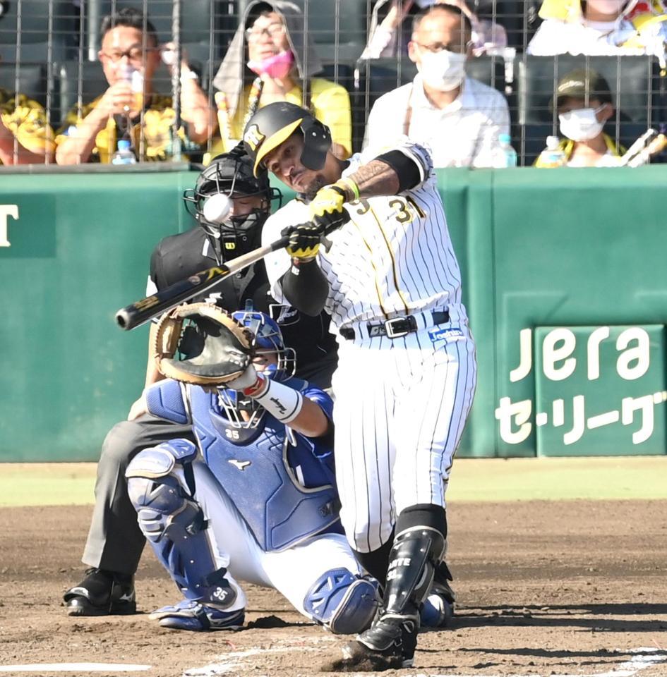 　３回、先制の２２号ソロを放つマルテ