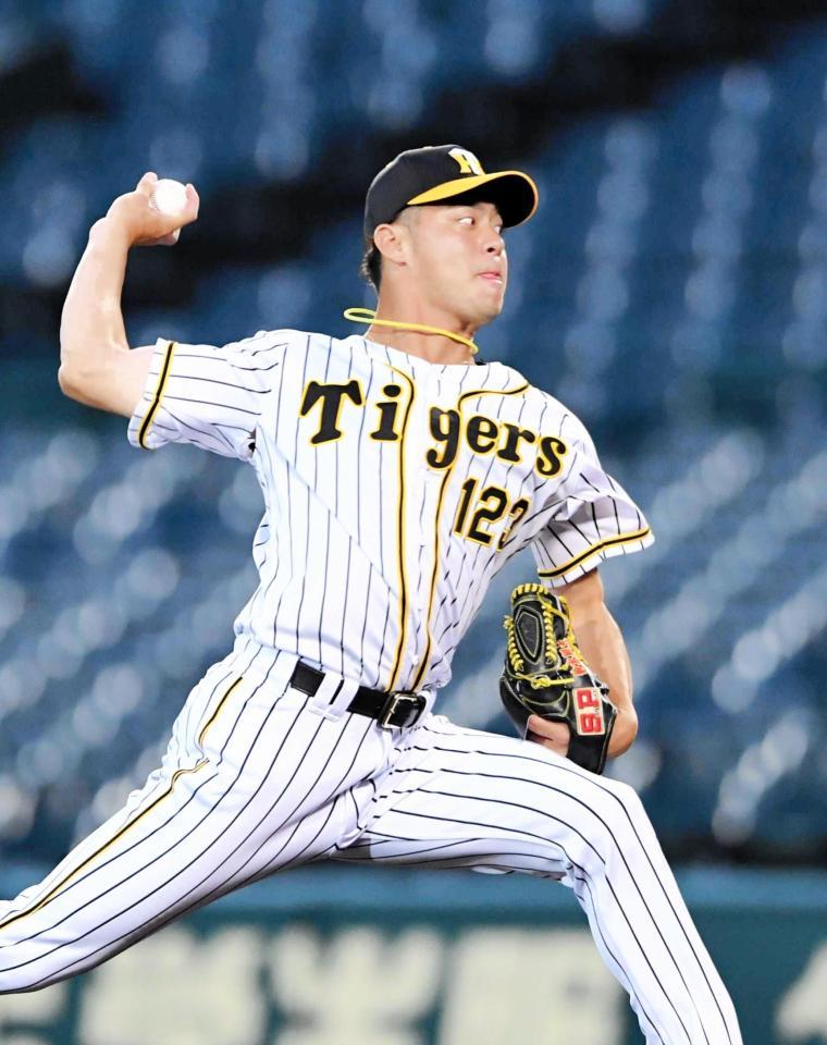 ６月１２日、ウエスタン・ソフトバンク戦で登板する阪神・鈴木翔太＝甲子園