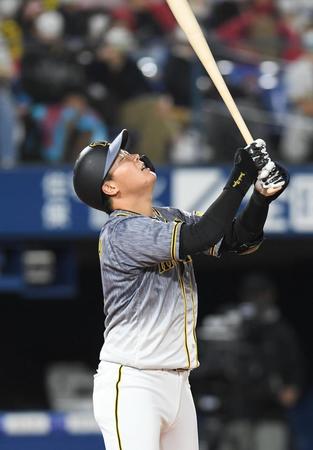 ７回阪神１死満塁、捕邪飛に倒れる阪神・大山悠輔＝横浜（撮影・金田祐二）