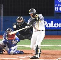 　３回、２０号２ランを放つ阪神・大山