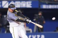 ３回、左越え２ランを放つ阪神・大山