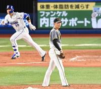 ８回、ソトに逆転２ランを浴びる及川