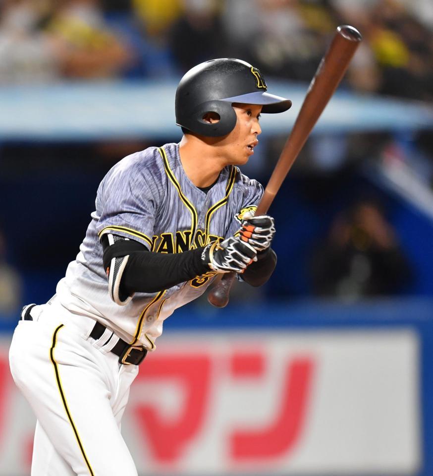 　７回、右翼線に勝ち越し二塁打を放つ島田（撮影・西岡正）