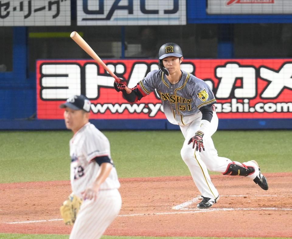 ４回、中野が同点の２点適時中前打を放つ（投手・石川）（撮影・堀内翔）