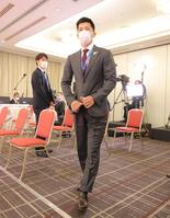 　ドラフト会議に臨む矢野監督（代表撮影）