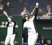 打撃練習する大山（撮影・金田祐二）