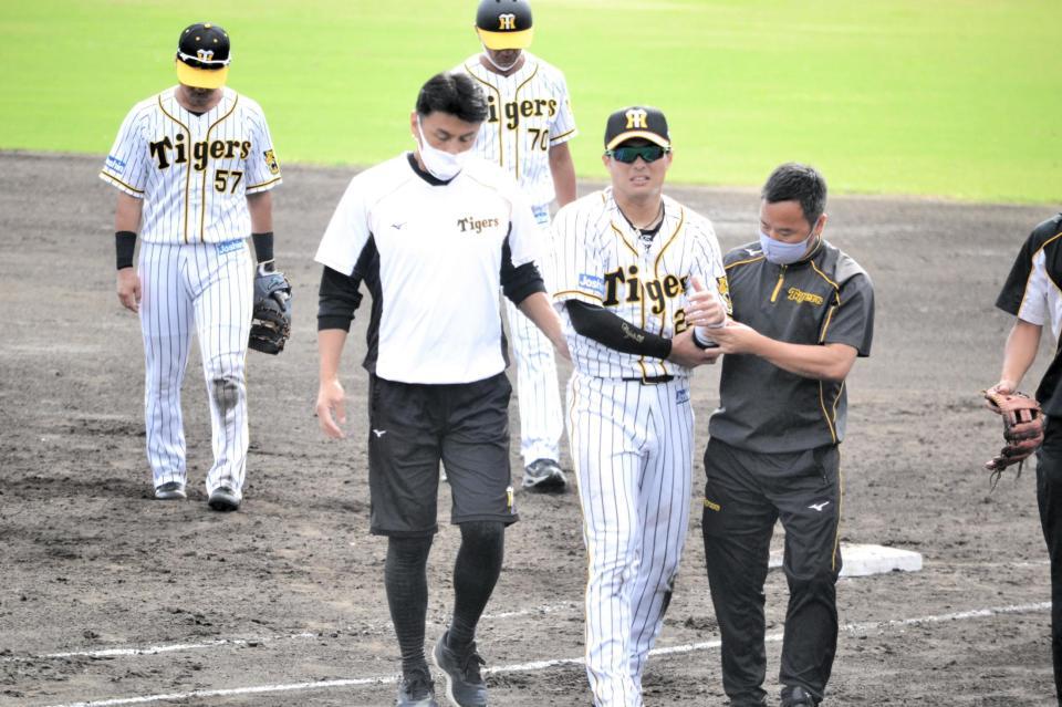 　試合中に左腕付近を痛めた阪神・北條