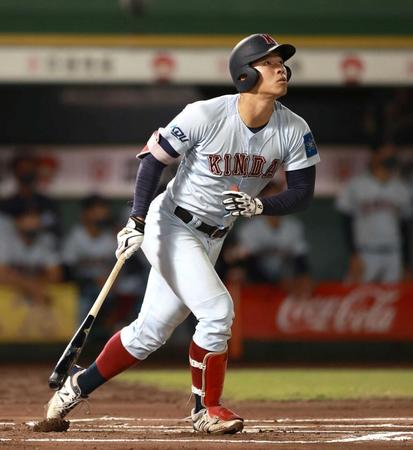 　２０年１０月１８日、近大・佐藤は記録更新となる３ランを放つ