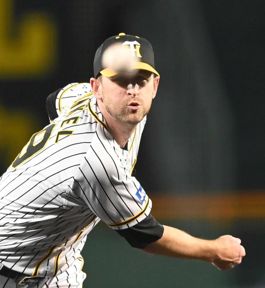 力投する阪神先発のガンケル（撮影・飯室逸平）