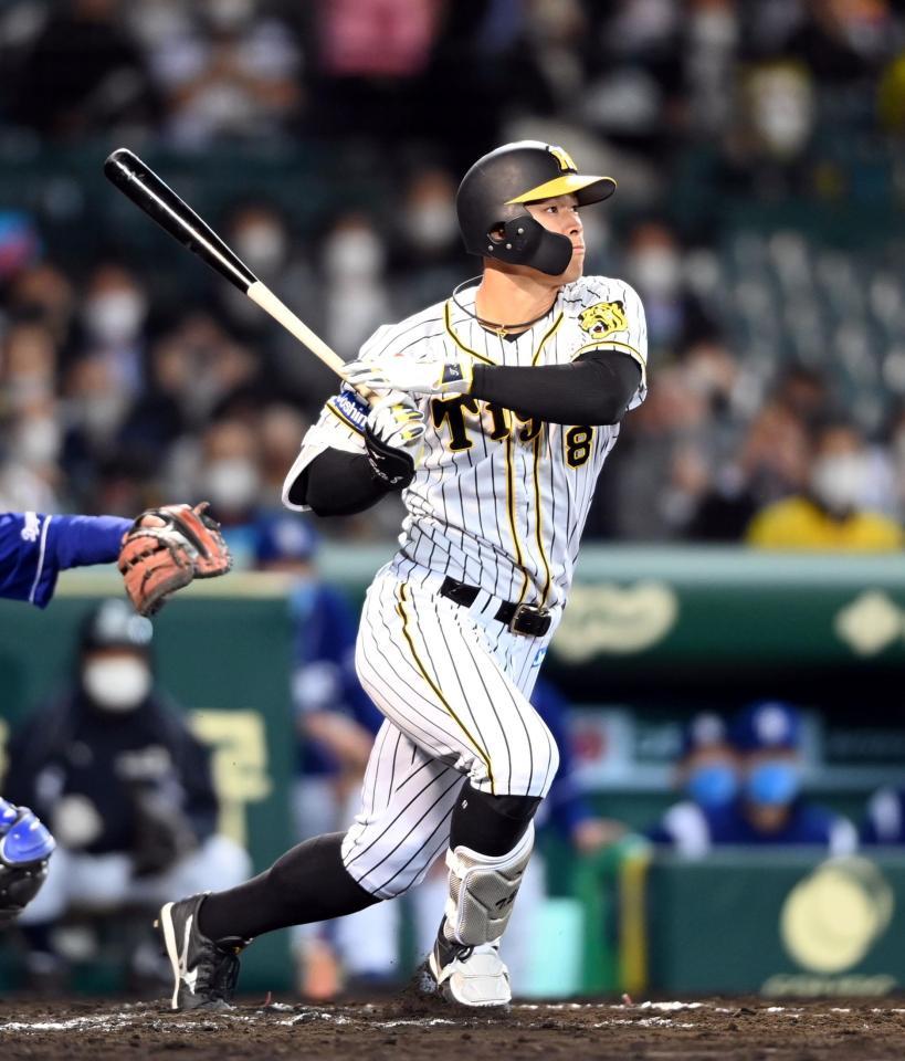 ６回、代打の阪神・佐藤輝明は投ゴロに倒れる（撮影・山口登）