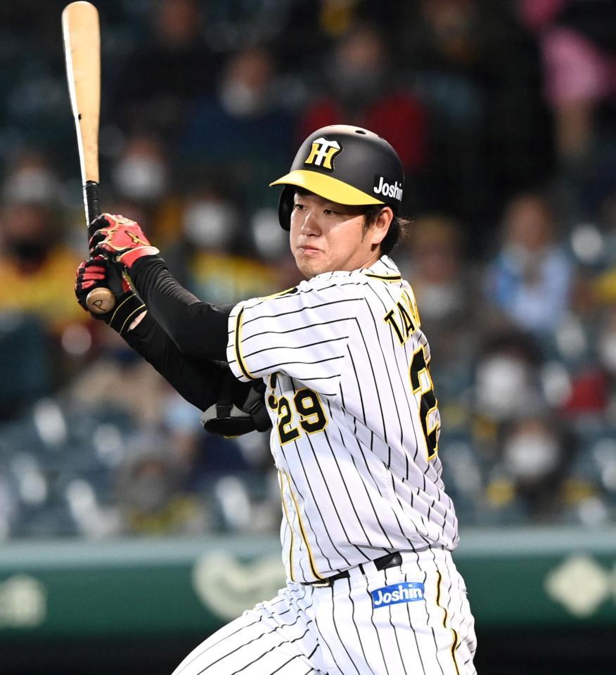 　７回、タイムリーを放つ阪神・高橋（撮影・飯室逸平）